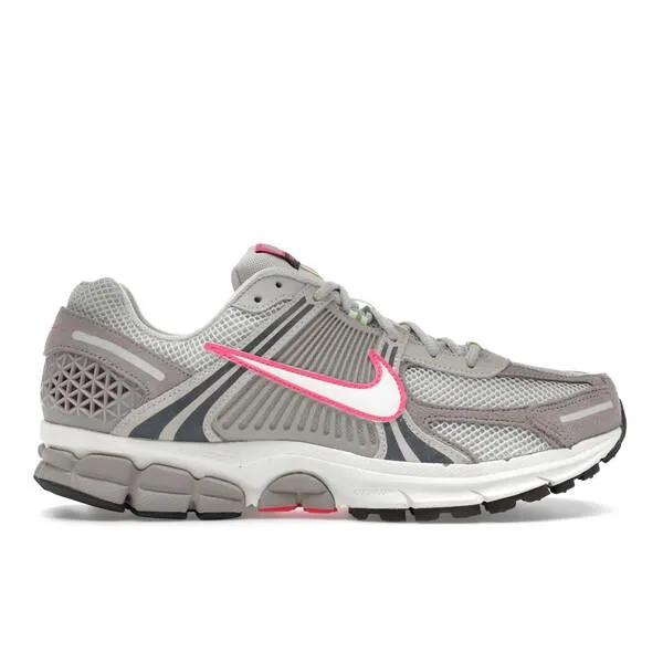 Nike ナイキ レディース スニーカー Nike Zoom Vomero 5 College Grey Light Bone Medium Ash Sail (Women's) 【サイズ US_W_10】