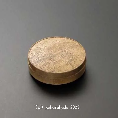 神代楠材、木地仕上げネジ香合（2.2寸）-Y（その1）