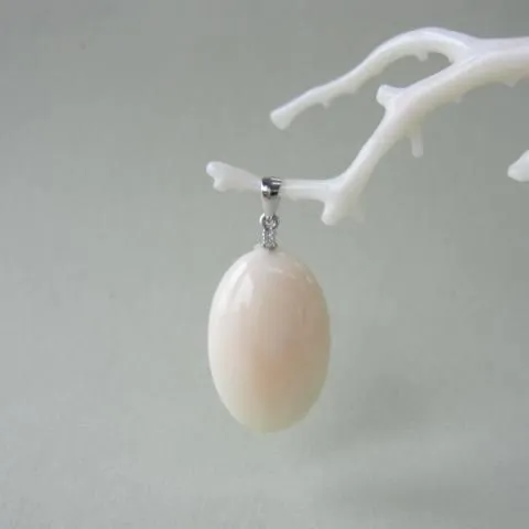 ミッド珊瑚のオーバルペンダントトップ /K18WG/ダイヤモンド0.01ct/『宝石サンゴ』