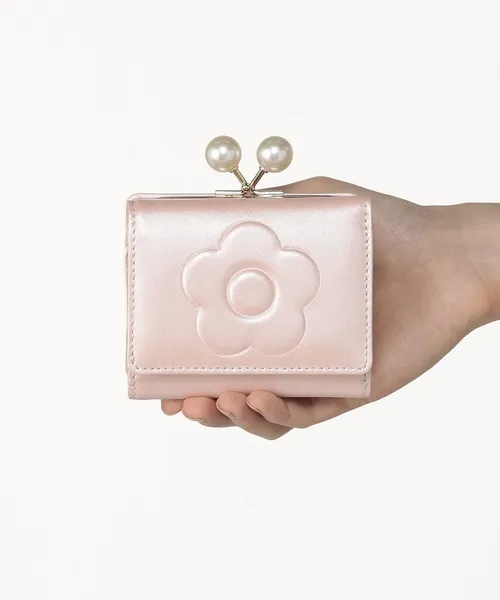 財布 マリークワント mary quant エンボスデイジーパール ガマ口ウォレット レディース