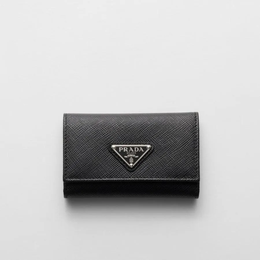 プラダ PRADA 2026春夏 レディース サフィアーノレザートライアングル キーケース1PG004_QHH_F0632【ブラック 】【送料無料】【正規品】