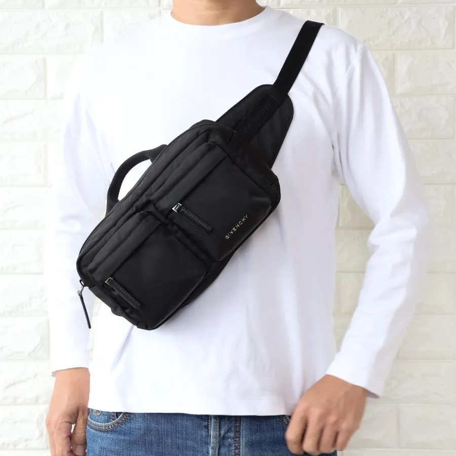 【並行輸入品】GIVENCHY ジバンシー クロスボディバッグ メンズ ブラック メタルロゴ ナイロン BK50F8K1ZL 001