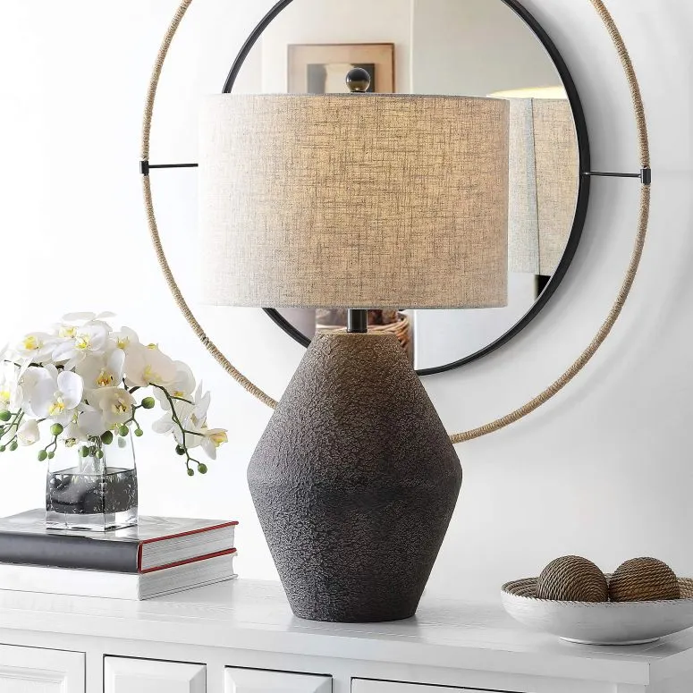 サファヴィヤ safavieh テーブルランプ サファビヤ サファヴィア SAFAVIEH Lighting Collection Ersta Modern Rustic Farmhouse Brown 27-inch Bedroom Living Room Home Office Desk Nightstand Table Lamp (LED Bulb Included) 【並行輸入品】