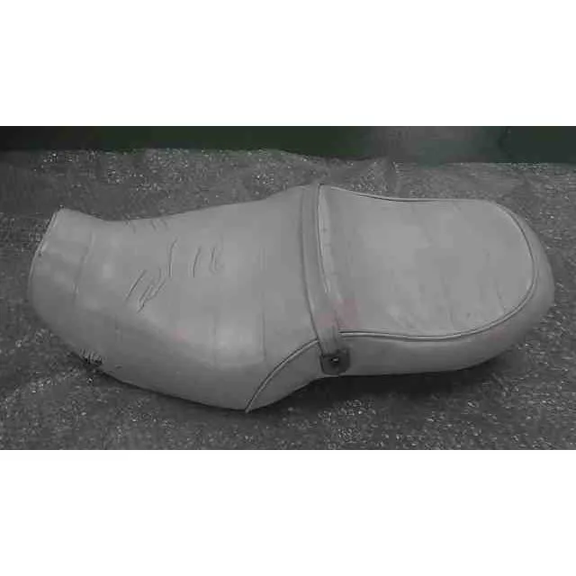 バリオス ZR250A の シート 破れ *1698131185 中古