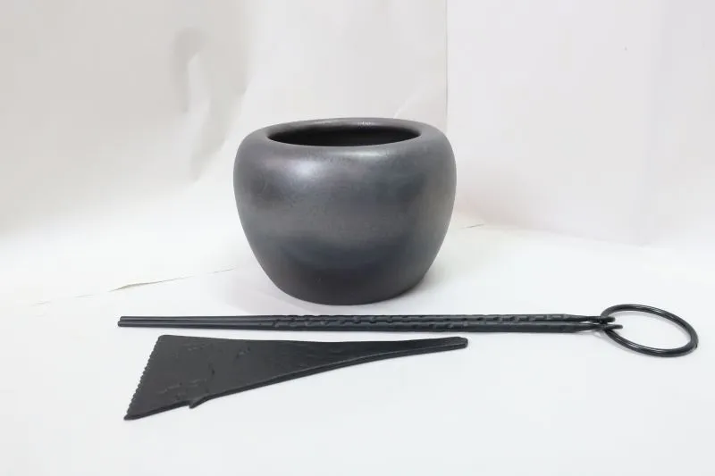 手火鉢【黒マット】H10x14cm 南部鉄火箸灰ならしの3点セット
