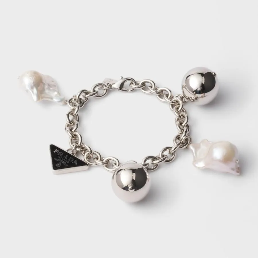 プラダ PRADA 2026春夏 レディース パール付 メタル ブレスレット1IB737_2HA5_F0Y4P【スチール/パール 】【送料無料】【正規品】