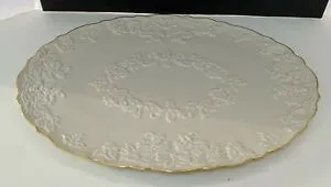 【送料無料】キッチン用品・食器・調理器具・陶器 レノックスホリデーホステスゴールドトリムホリープラッターラー新しいLenox Holiday Hostess Gold Trimmed Holly Platter Large - 19 x 14 - NEW IN BOX