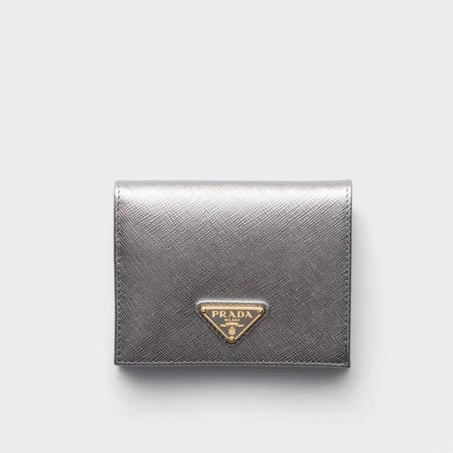プラダ PRADA 2026春夏 レディース サフィアーノトライアングル 財布1MV204_QHH_F0135【シルバー 】【送料無料】【正規品】