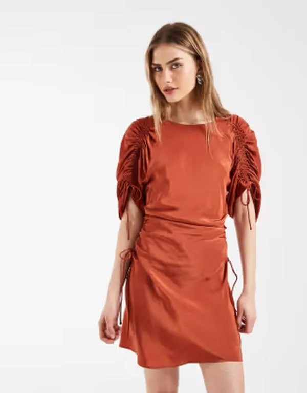 アンドアザーストーリーズ レディース トップス ワンピース ギャザー ミニ \u0026 Other Stories ruched volume short sleeve mini dress in rusty orange Rusty orange オレンジ