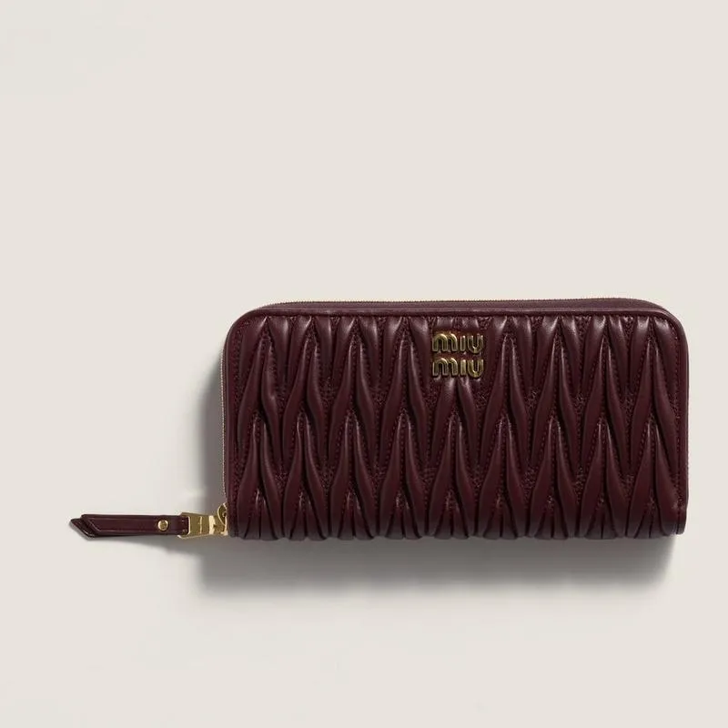 ミュウミュウ MIU MIU ラージ マトラッセ ナッパレザー ウォレット 5ML506_AFPP_F0007【ボルドー 】【送料無料】【正規品】