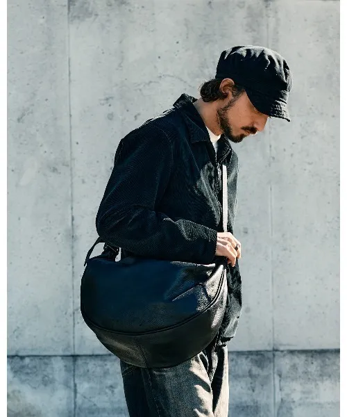 ショルダーバッグ big crescent moon bag メンズ