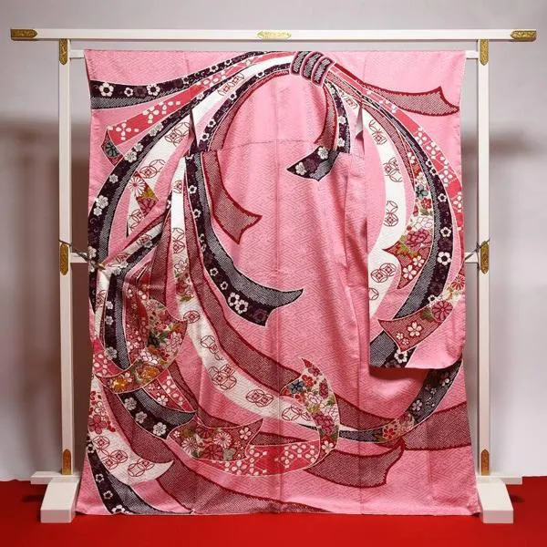振袖　新品未使用品　お仕立て済み　お仕立て上がり　正絹　ピンク色　熨斗　身長１５５ｃｍ〜１６５ｃｍくらいの方に　裄６７ｃｍ　あす楽　送料込み　正絹振