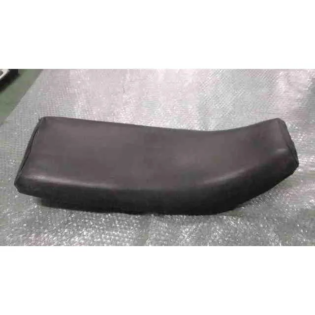 TW200 2JL-040xxx の シート 破れ *1669944538 中古