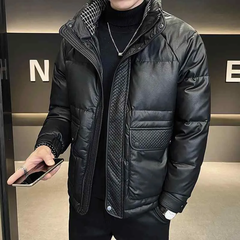 ダウンジャケット メンズ 男性用 PUレザー フェイクレザー スリムフィット スタンドカラー ジップアップ ビッグポケット 厚手 防寒 極寒対応 ホワイトダックダウン90% カジュアル アウター ブラック 冬