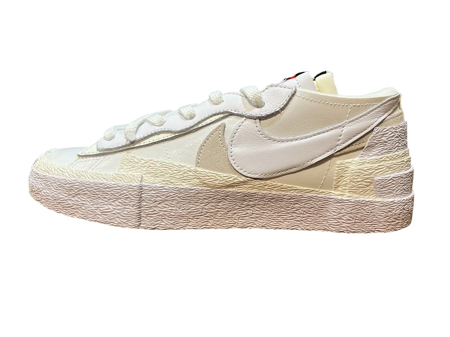 2022SS sacai × Nike / サカイ ナイキBlazer Low \"White Patent Leather\" /ブレーザー ロー ホワイト パテント レザーWhite/Sail / ホワイト セイル 白【DM6443-100】正規品 新古品【中古】