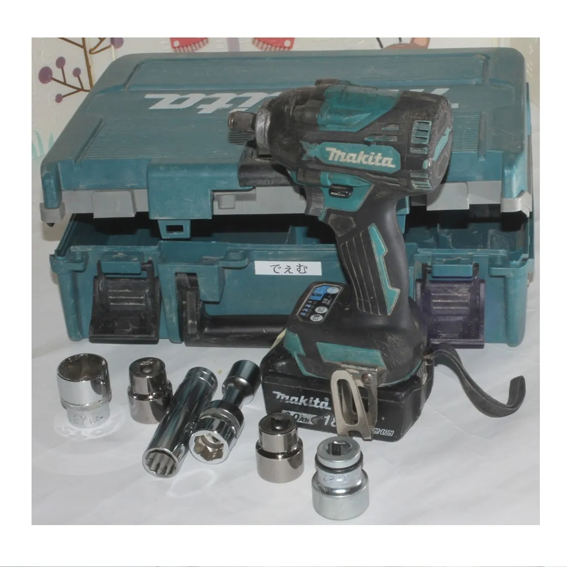 【中古】本物完動品マキタの充電式インパクトレンチTW300DRGX 〇J18-86