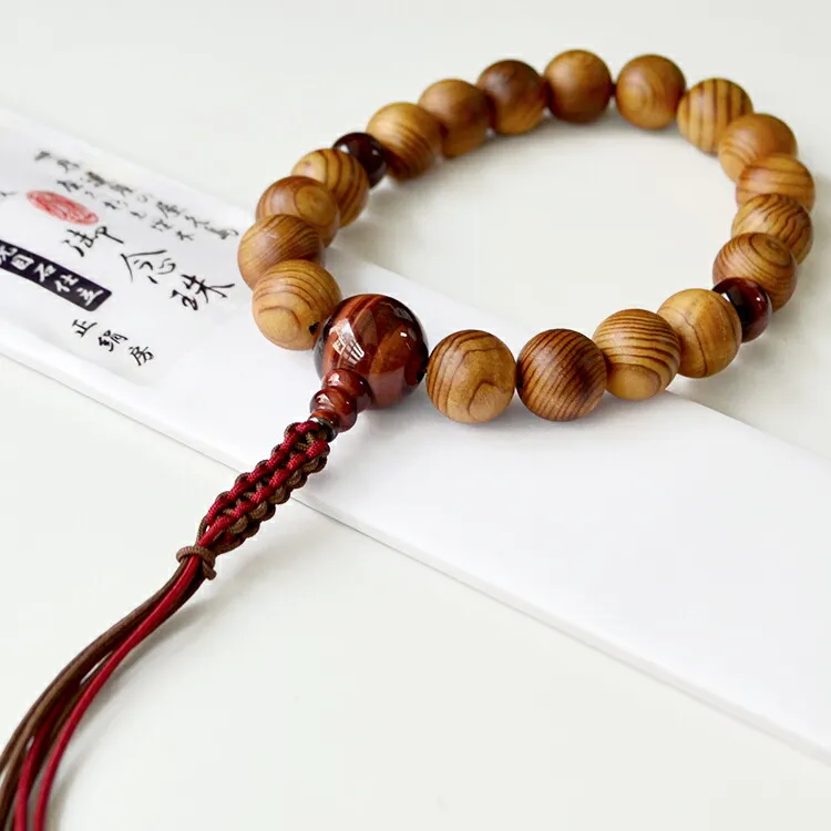 【略式念珠】【男性用数珠】<br>「屋久杉」15ｍｍ18玉〔赤虎眼仕立〕正絹紐房6本組［焦げ茶／エンジ］桐箱入り<br>【片手】【屋久杉】【屋久島】【仏具】【法要】【墓参】【お葬式】【お墓参り】【冠婚葬祭】【送料無料】【お通夜】【法事】