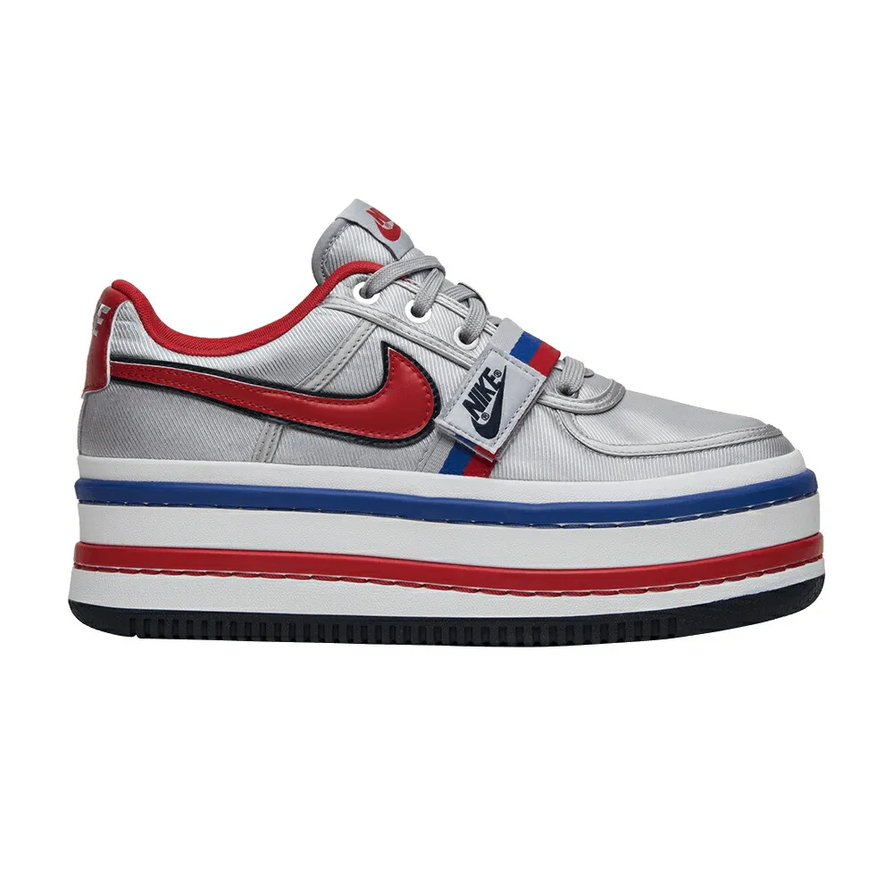 ナイキ バンダル 銀色 シルバー 赤 レッド METALLIC SILVER スニーカー レディース NIKE WMNS VANDAL 2K / METALLIC SILVER UNIVERSITY RED