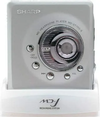 【中古】 SHARP シャープ MD-ST700-S シルバー ポータブルミニディスクプレーヤー MDLP対応 （ポータブルMDプレーヤー/MD再生専用機/MDウォークマン）