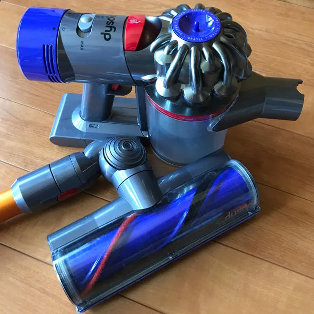 Dyson V8