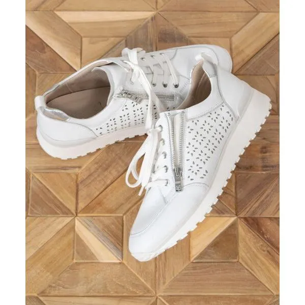 INTER-CHAUSSURES / インター ショシュール 【CAPRICE】カットワークデザインスニーカー