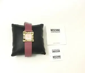 【送料無料】腕時計 モスキーノケースレザーストラップウォッチmoschino metal bow case leather strap watch