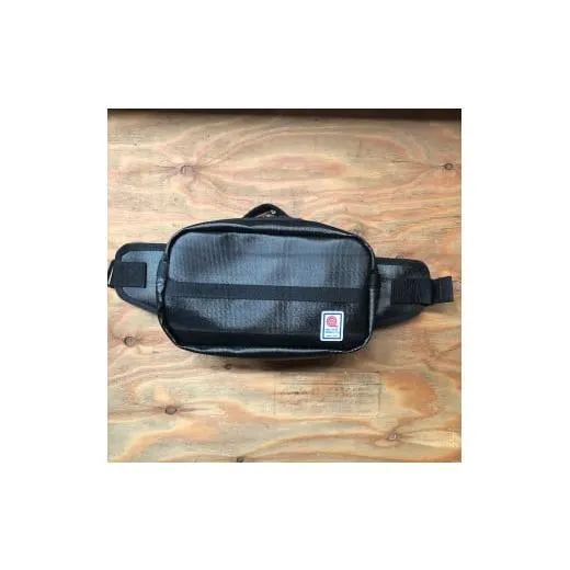 ふるさと納税 カバン 長野県 諏訪市 11-64G　 SUWAプレミアム FIRE HOSE PRODUCTS　ウエストバック　ブラック（パイピングカラー：緑）／信州諏訪ガラスの里 …