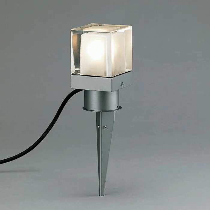 ｙａｍａｄａ 屋外庭園灯 電球色 Ra94 白熱20W相当 ランプ付 防雨 スパイク式 AD-3279-L