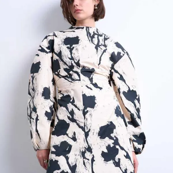 トップショップ Topshop TOPSHOP トップショップのバルーンスリーブ、シンチウエスト、モノフローラルプリントのミニドレス ワンピース レディース 女性 インポートブランド 小さいサイズから大きいサイズまで
