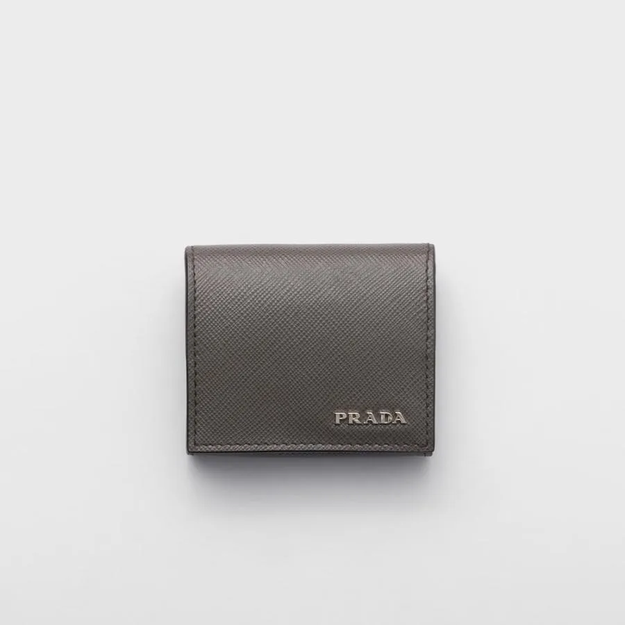 プラダ PRADA 2026春夏 メンズ サフィアーノレザー コインケース【グレー／エメラルド 】【送料無料】【正規品】