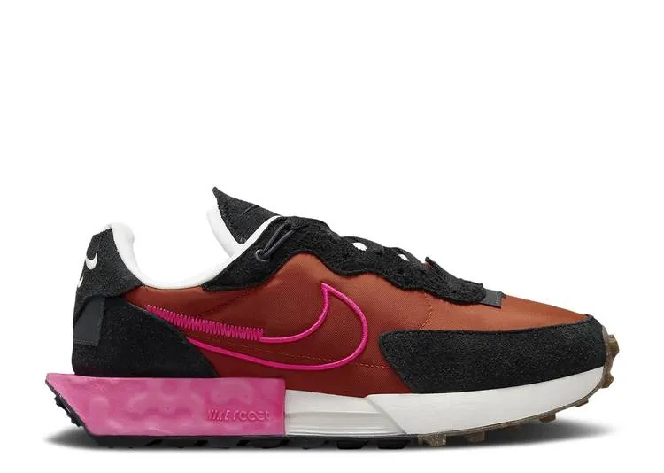 【 NIKE WMNS FONTANKA WAFFLE BURNT SUNRISE / BURNT SUNRISE BLACK GUM MEDIUM 】 ワッフル 黒色 ブラック スニーカー レディース ナイキ