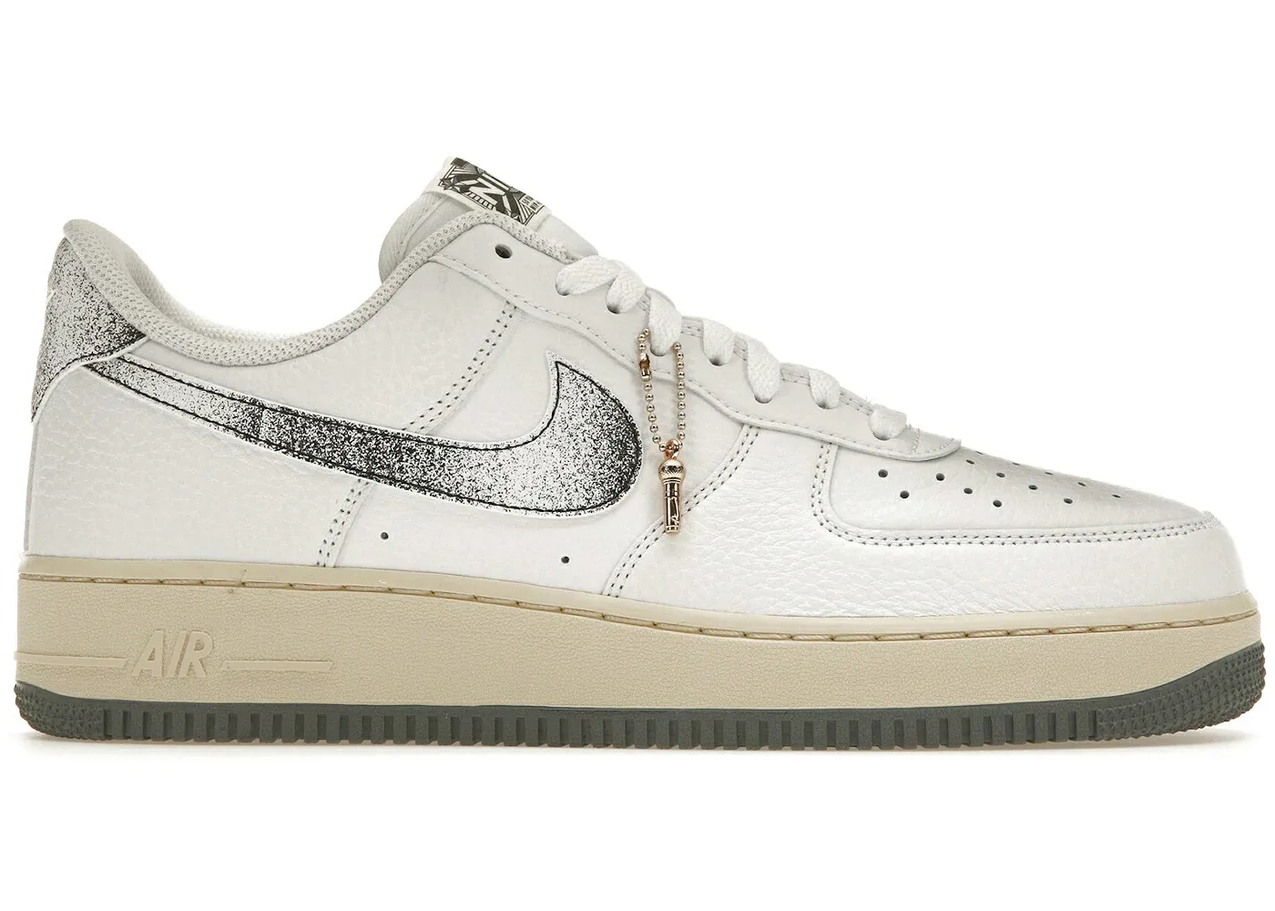ナイキ 白色 ホワイト 灰色 グレー エアフォース スニーカー メンズ NIKE AIR FORCE 1 LOW CLASSICS 50 YEARS OF HIP-HOP / WHITE SMOKE GREY BEACH WHITE