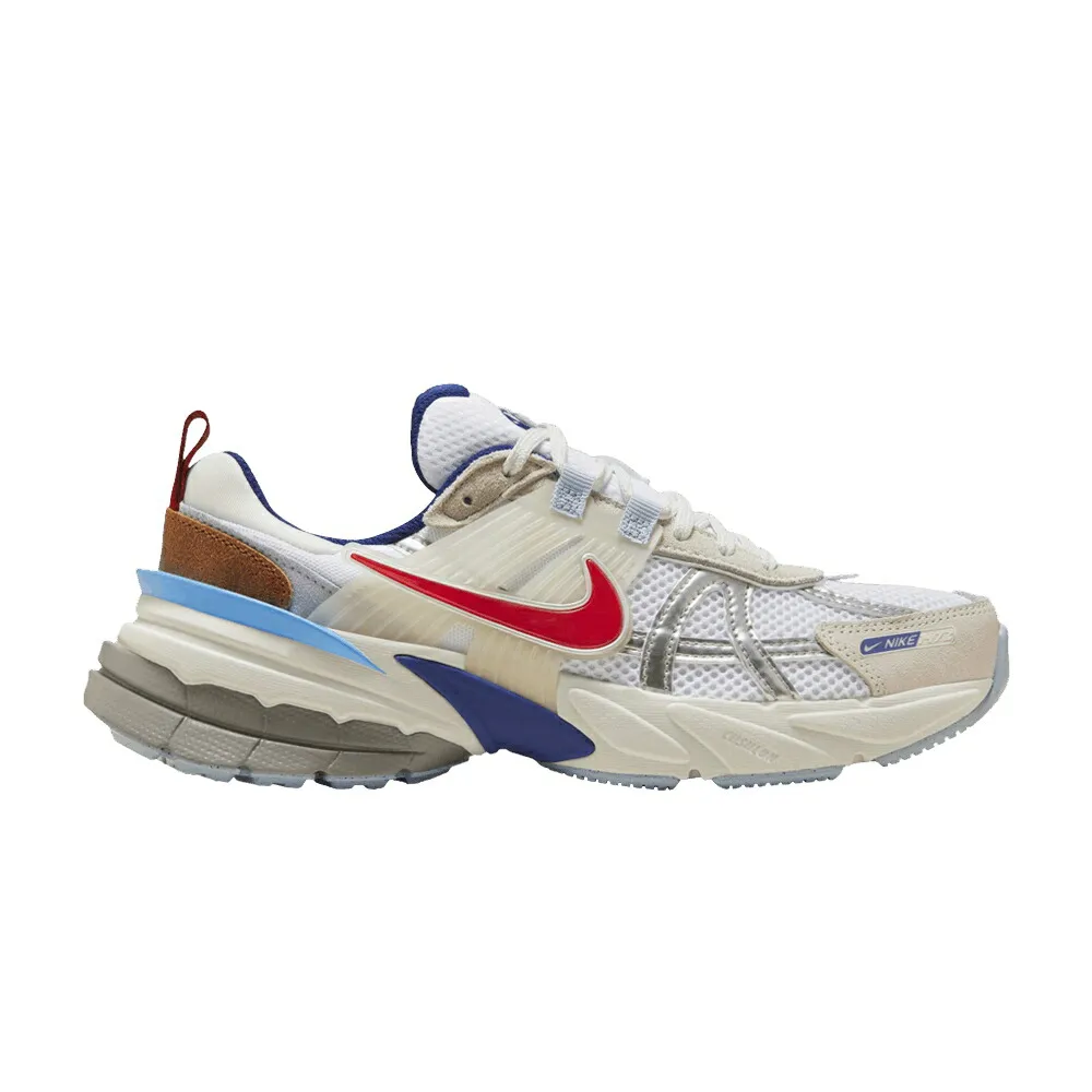 ナイキ ラン 銀色 シルバー 赤 レッド フィットネス METALLIC BLUE スニーカー レディース NIKE WMNS V2K RUN SILVER RED / METALLIC SILVER FITNESS RED SAIL