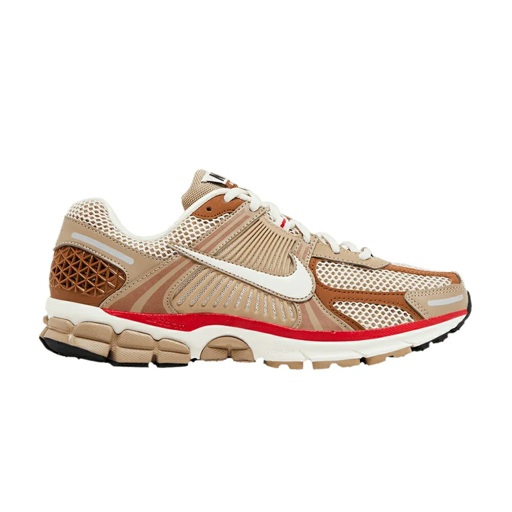 ナイキ ズーム ファイア カーキ 赤 レッド KHAKI RED スニーカー レディース NIKE WMNS AIR ZOOM VOMERO 5 FIRE / KHAKI FIRE RED SAIL PHANTOM