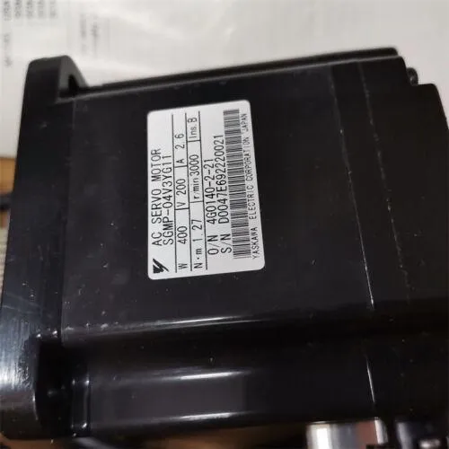 【新品 東京発 ★適格請求書発行可★】 YASKAWA サーボモーター SGMP-04V3YG11 【６ヶ月保証】
