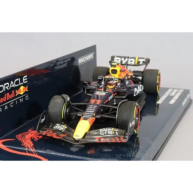 ミニチャンプス 1/43 オラクル レッドブル レーシング RB18 2022 F1 シンガポールGP ウィナー #11 S.ペレス