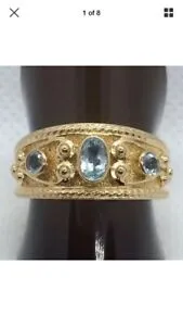 【送料無料】ネックレス スクロールデザインパターンhm9ctイェローゴールド3ストーントパーズ9ct yellow gold 3 stone blue topaz dress ring with scroll design pattern uk hm