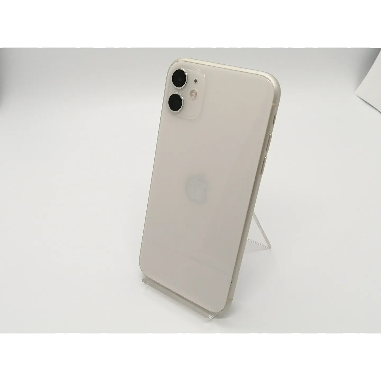 【中古】Apple SoftBank 【SIMロック解除済み】 iPhone 11 64GB ホワイト MWLU2J/A【なんば】保証期間１ヶ月【ランクC】