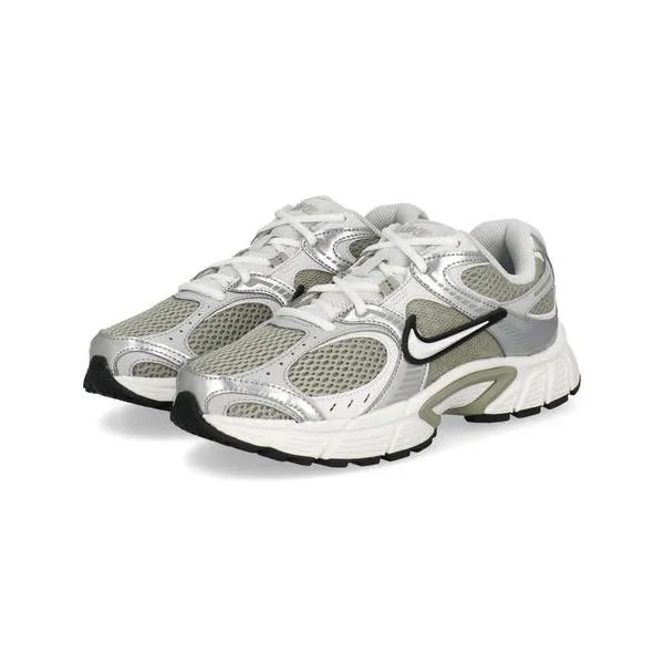 NIKE ナイキ V5 RNR レディーススニーカー ウィメンズV5RNR HQ7901-301 スプルースフォグ/サミットホワイト/メタリックシルバー/フォトンダスト