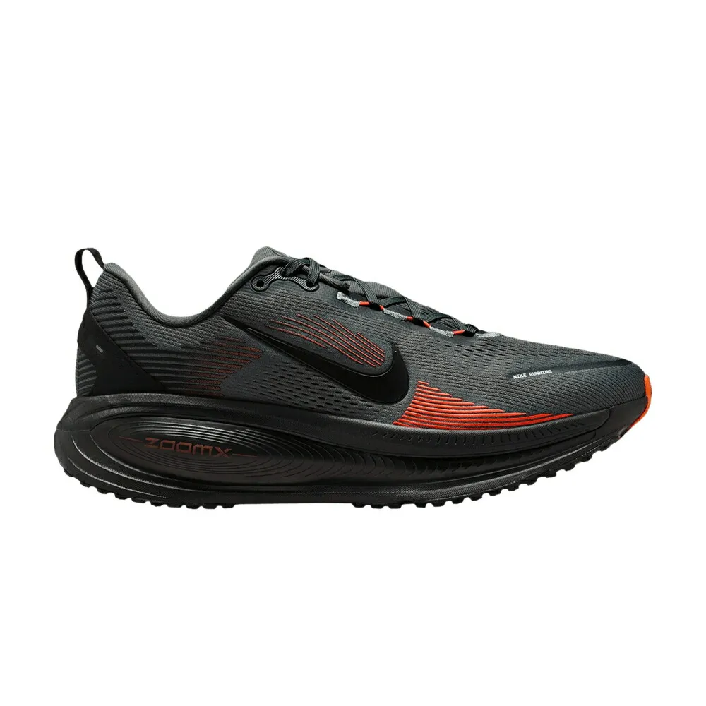 ナイキ 灰色 グレー 橙 オレンジ 黒色 ブラック MOKE ORANGE スニーカー メンズ NIKE VOMERO 18 GREY / SMOKE GREY TOTAL ORANGE BLACK