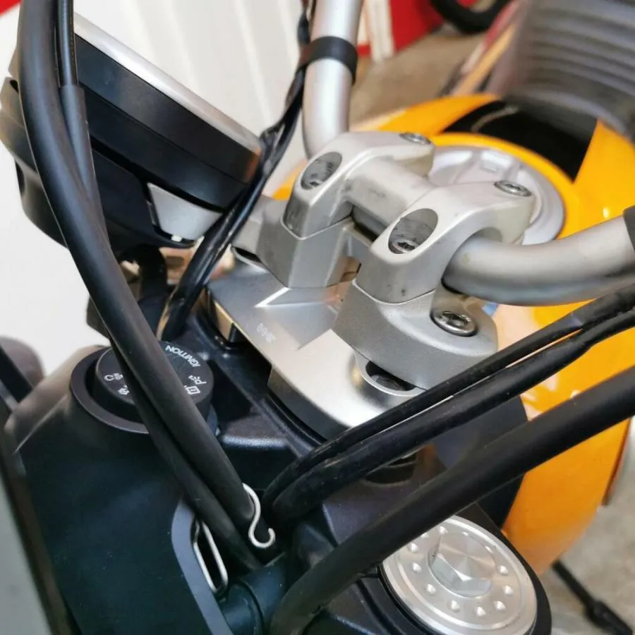 DUCATI  スクランブラー ハンドル ライザー 25mmアップ 22mmオフセット シルバー VOIGT MOTO TECHNIK