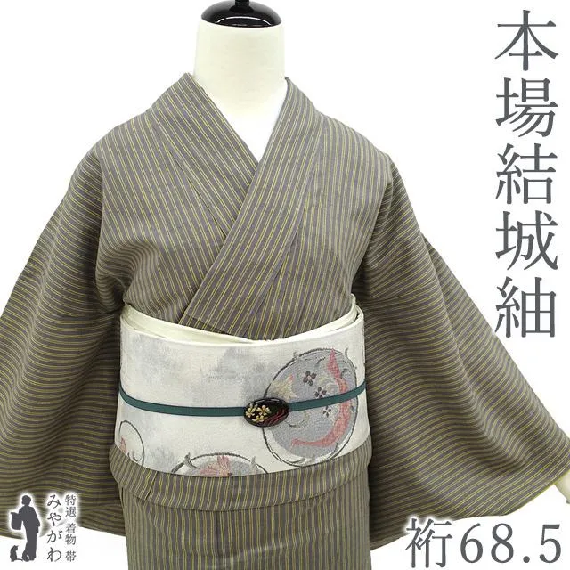 本場結城紬 未使用 着物 正絹 袷 真綿紬 河野商店 濃グレー 黄 縞 新古品 仕立て上がり 身丈170.5 裄丈68.5 ＴＬサイズ みやがわ sbs16876