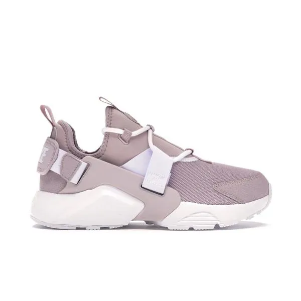 Nike ナイキ レディース スニーカー Nike Air Huarache City Low Particle Rose (Women's) 【サイズ US_5.5(22.5cm)】