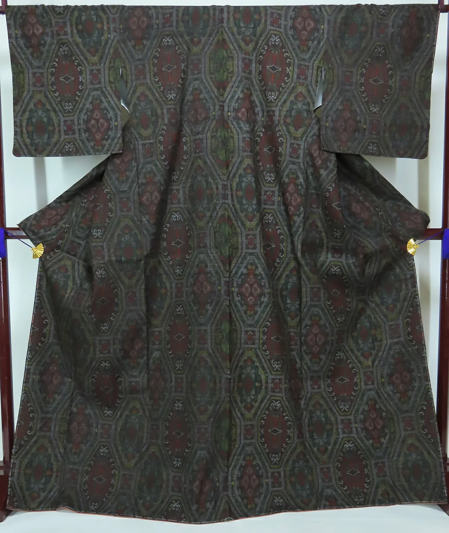 本場結城紬 重要無形文化財 100亀甲 証紙なし 身丈166cm 裄68.5cm 【中古】美品 k3989291-3432rym